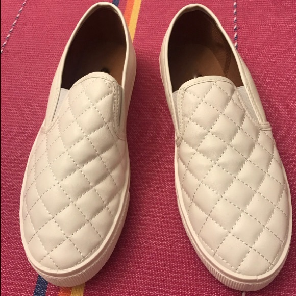 New quilted white slip ons size 7 left - Picture 5 of 6